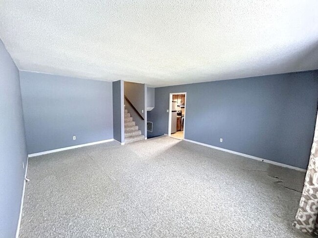 Building Photo - 4-Bedroom Home in a Convenient Location / ...