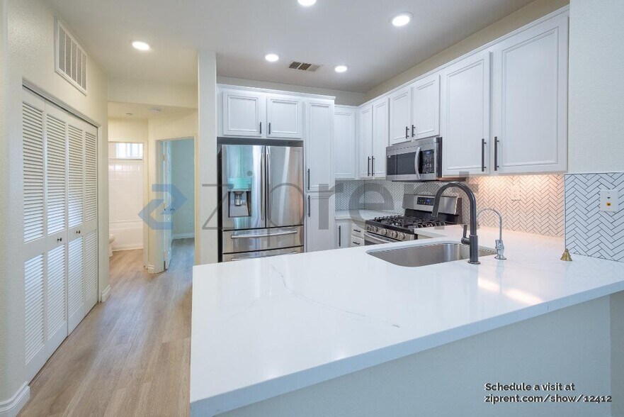 Building Photo - 16935 Laurel Hill Ln