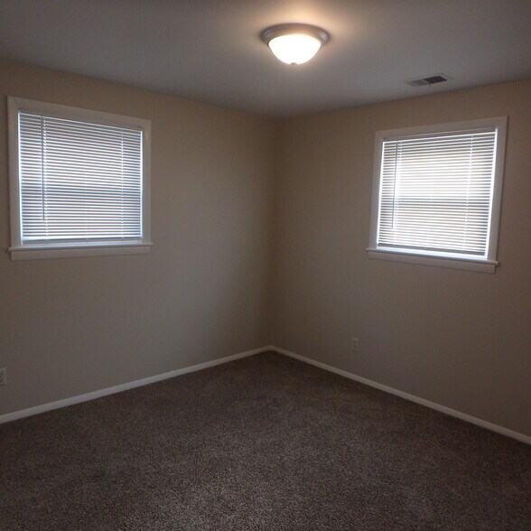 Building Photo - 218 Crosswell Ave