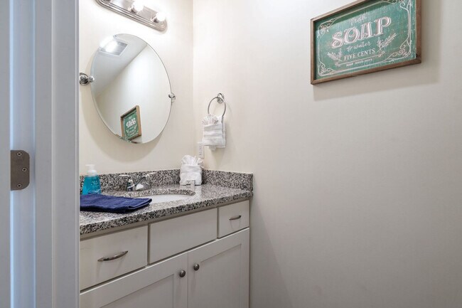 Building Photo - 128 Ashworth Ave