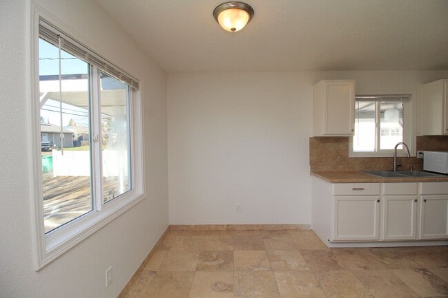 Building Photo - 4736 SE 99th Ave