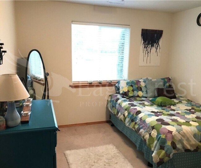 Building Photo - Three Bedroom, Two Bathroom House Located Near WWCC