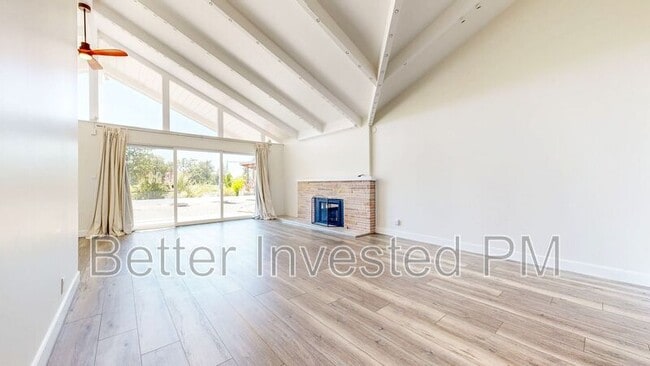 Building Photo - 475 Country Club Dr