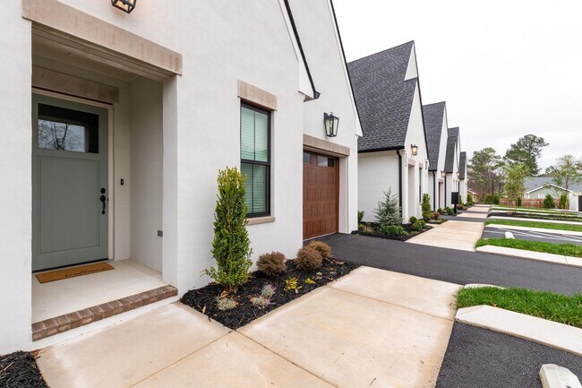 Building Photo - 1717 Double Oak Trl