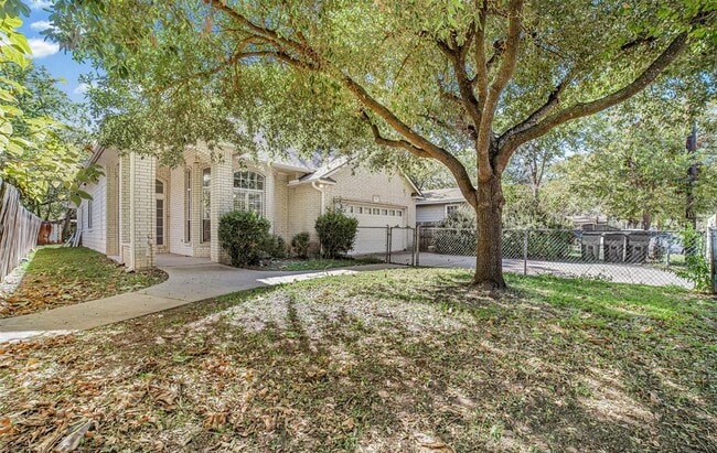 Building Photo - 409 E Austin Ave