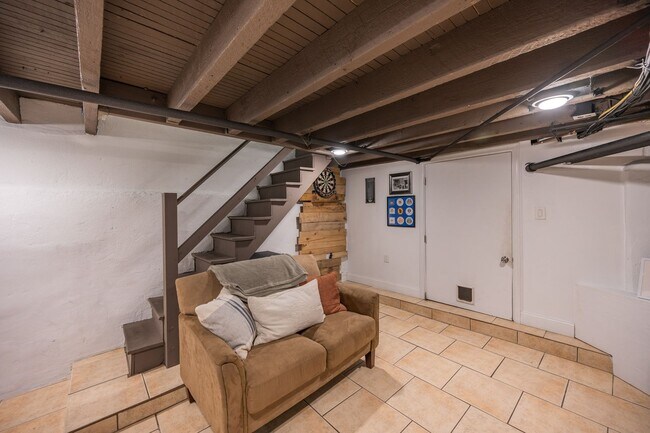Building Photo - Two Bed Graduate Hospital Townhome