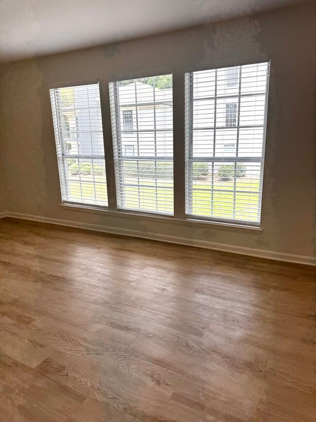 Building Photo - Fully Renovated 3BR/3BA Condo at Harper Flatts – Partially Furnished & Close to Auburn University!