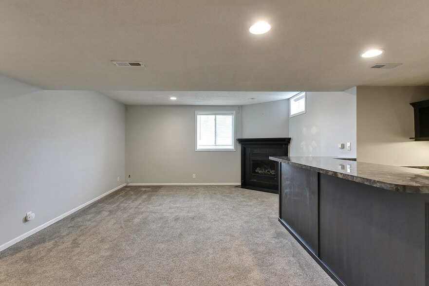 Building Photo - 15327 Parker Cir