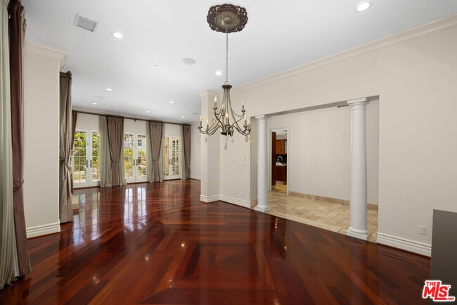 Building Photo - 314 N Palm Dr