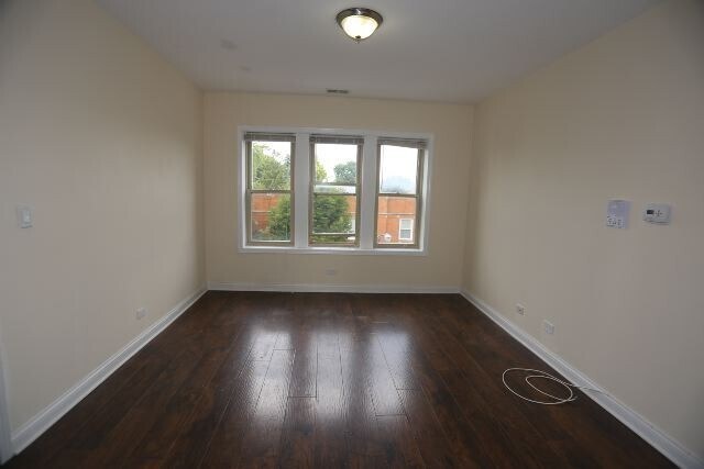 Building Photo - 4731 W Cornelia Ave