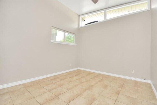 Building Photo - 10951 Shadow Wood Dr