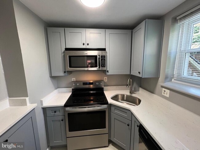 Building Photo - 1501 Key Blvd