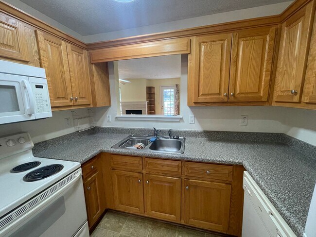 Building Photo - Nice Brick 3/2 House in Garden Lakes- $1,495