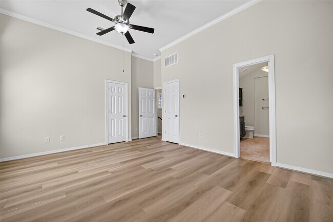 Building Photo - 2707 Shadybrook Meadow Dr