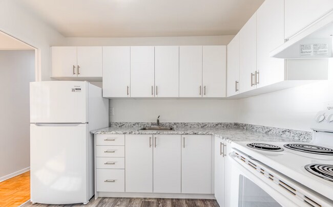 Building Photo - 6408 Berwickshire Way