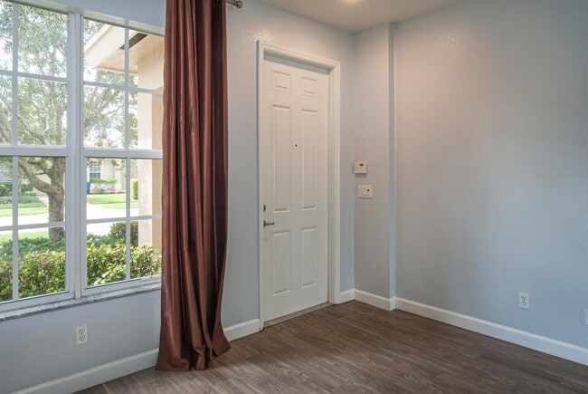 Building Photo - 9986 E Villa Cir