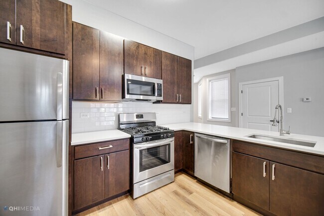 Building Photo - 2735 W Polk St