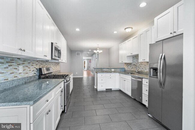 Building Photo - 1330 S Charles St