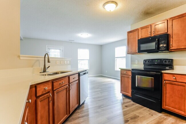 Building Photo - 738 Rosea Ct