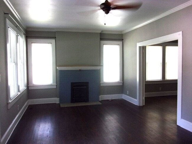 Building Photo - 4 Bedroom 2 Bath Home Blocks to Downtown Rock Hill