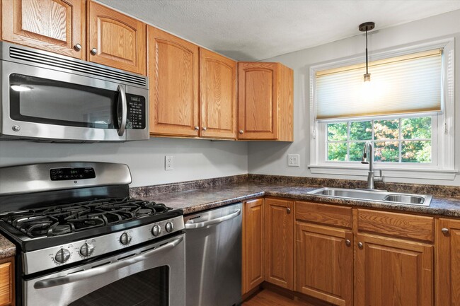 Building Photo - 6 Lochmere Ln