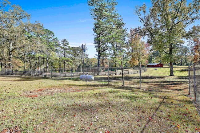 Building Photo - PROCUREMENT ONLY 334 Porter Road - Available Now! Ranch style home with spacious floor plan & bea...