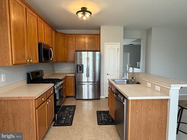 Building Photo - 121 Acorn Dr