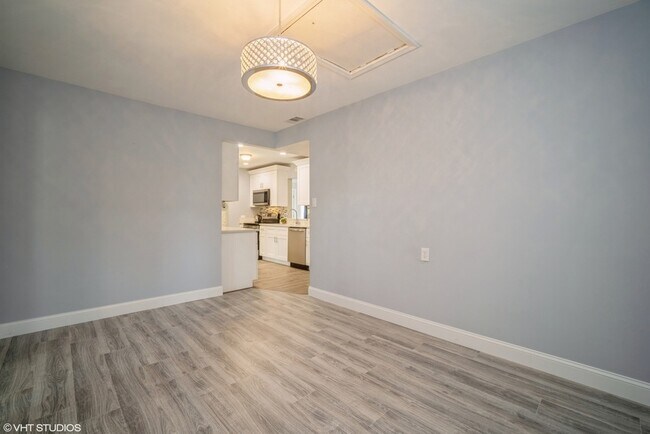 Building Photo - 685 Anthony Trail