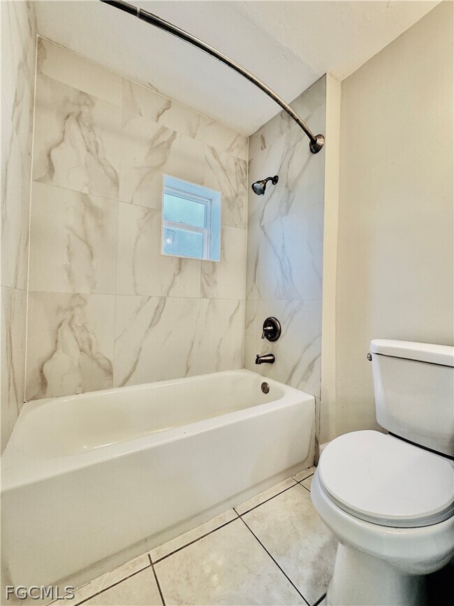 Building Photo - 5015 Lee Blvd