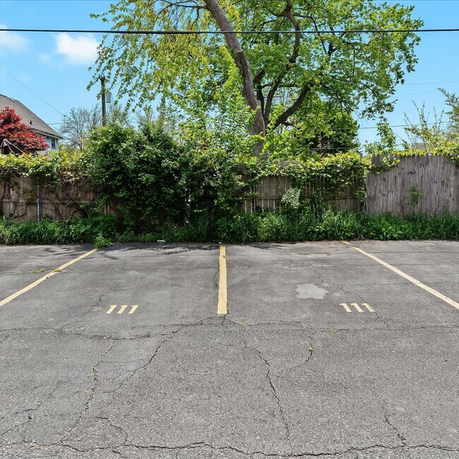 Building Photo - 111 W Rundell St