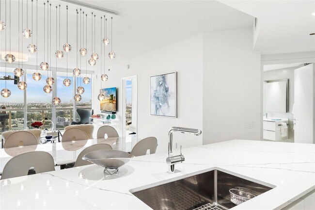 Building Photo - 450 Alton Rd