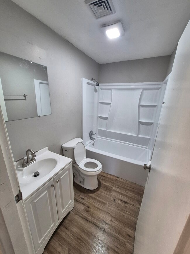 Building Photo - 658 Virginia Ave