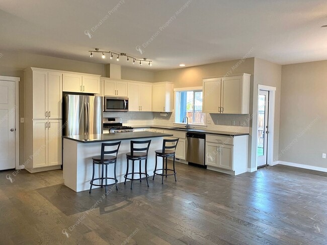 Building Photo - Bright Southeast Bend Home Near Canal Trai...