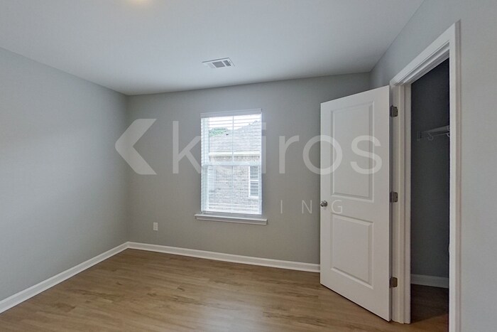 Building Photo - 657 June St