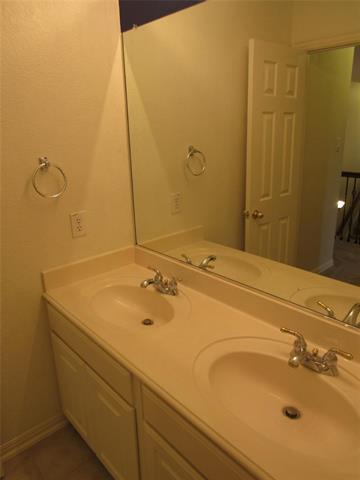 Building Photo - 1023 Candlewood Tr