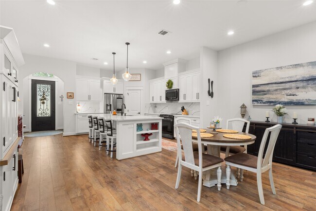 Building Photo - 3559 Pebble Beach Blvd