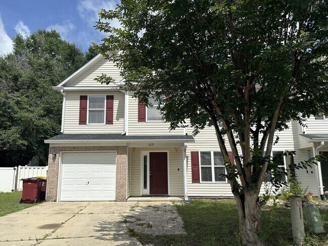 Primary Photo - 5 Bedroom, 3 Bath Home Priced to Rent!