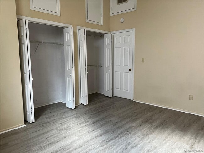 Building Photo - 21 Village Ml