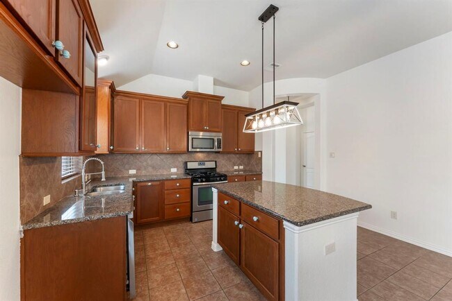 Building Photo - 28519 Lockeridge View Dr