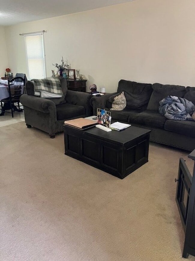 Building Photo - Lovely Rambler