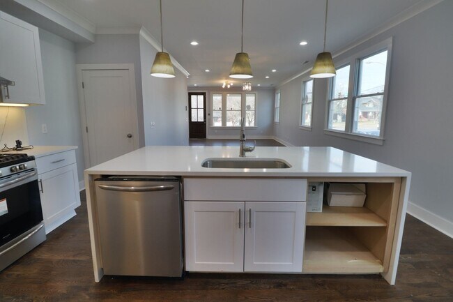 Building Photo - 628 Shelby Ave