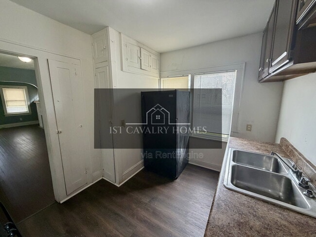 Building Photo - 578 Hoye Ave