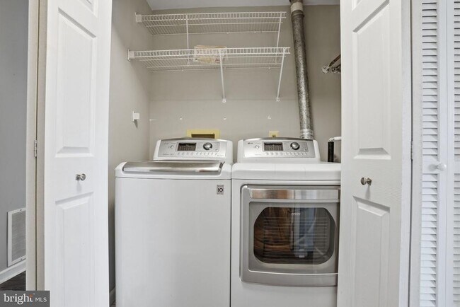 Building Photo - 496 Revere Dr