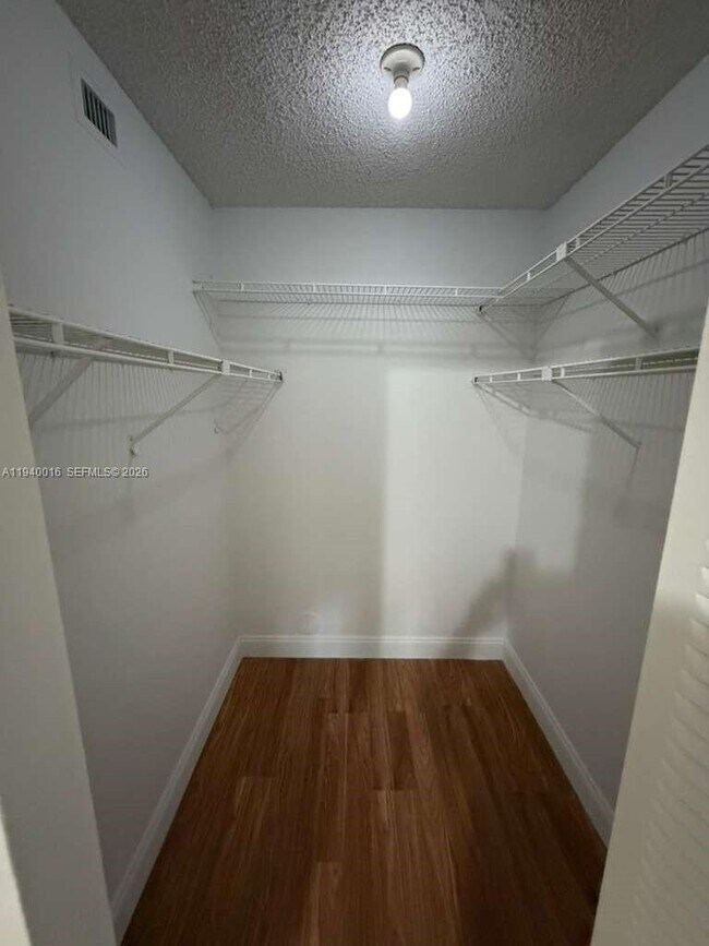 Building Photo - 8160 Geneva Ct