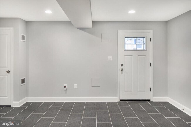 Building Photo - 225 Channing St NE