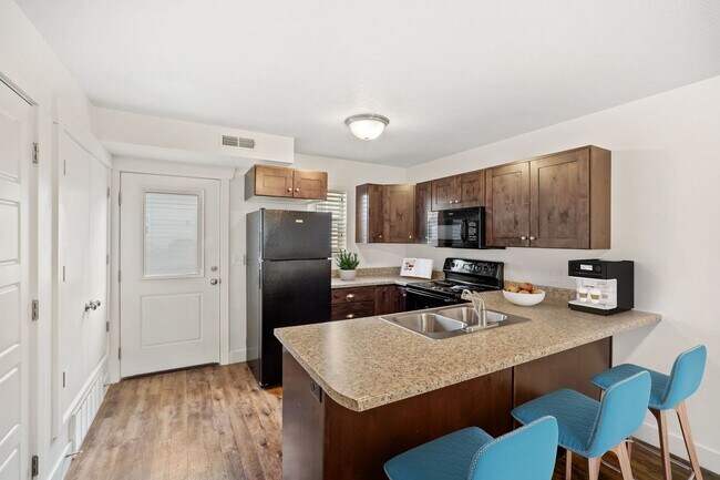 Building Photo - 160 W 400 S