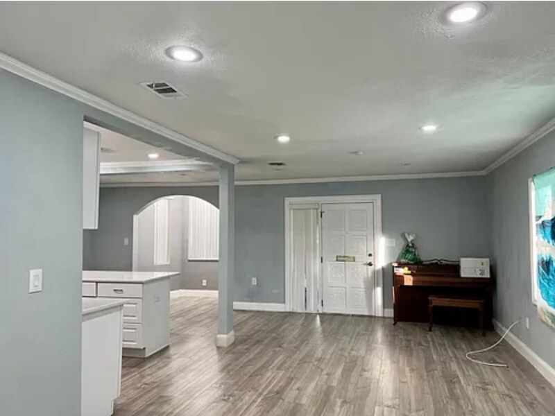 Building Photo - 2337 37th St S