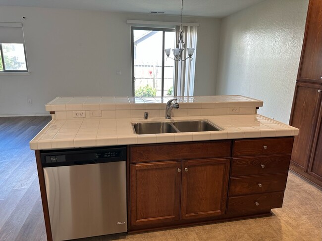 Building Photo - 318 S Wind Ct