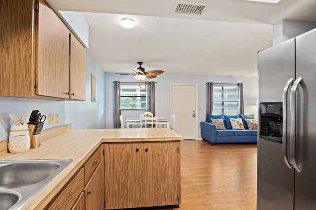 Building Photo - 715 S Ocean Dr