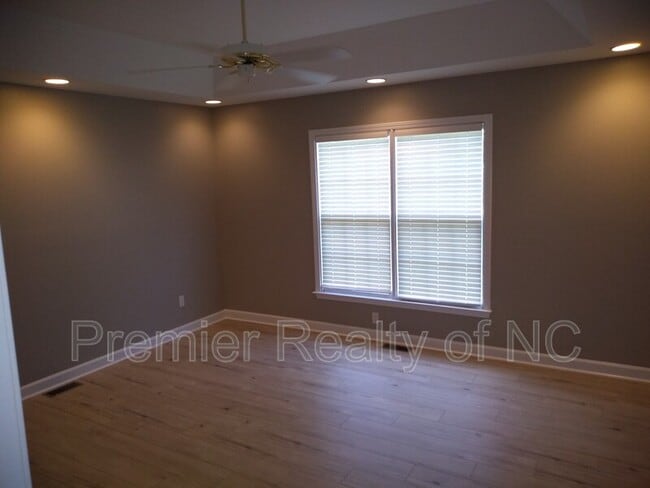 Building Photo - 156 Charleston Ridge Dr